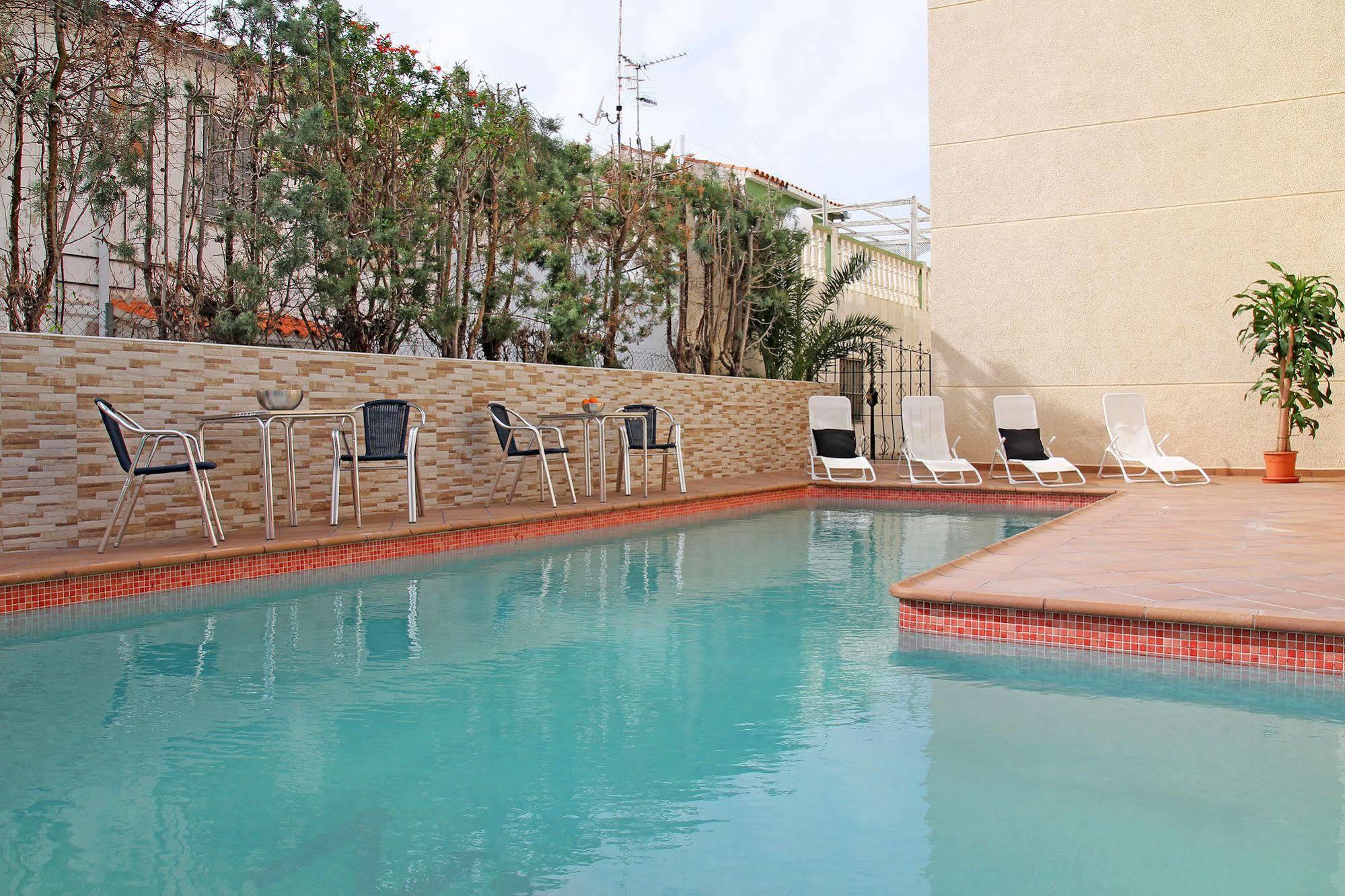 Apartamentos Dona Carmen 3000 オロペサ・デル・マール エクステリア 写真